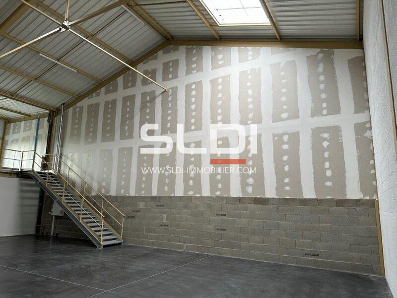 Locaux d'activités A VENDRE OU A LOUER - BOURGOIN JALLIEU - 234 m²
