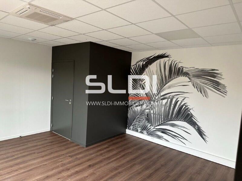 Locaux d'activités A VENDRE OU A LOUER - BOURGOIN JALLIEU - 234 m²