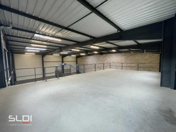 Activités A VENDRE - SAINT PRIEST - 355 m²