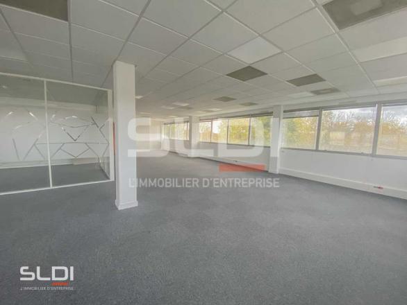 Bureaux A LOUER - SAINT PRIEST - 220 m²