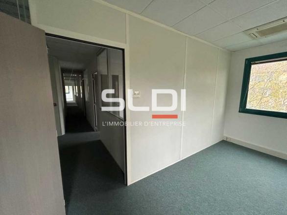 Bureaux A LOUER - CHARBONNIERES LES BAINS - 220 m²