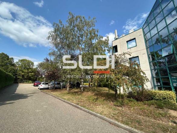 Bureaux A LOUER - CHARBONNIERES LES BAINS - 220 m²