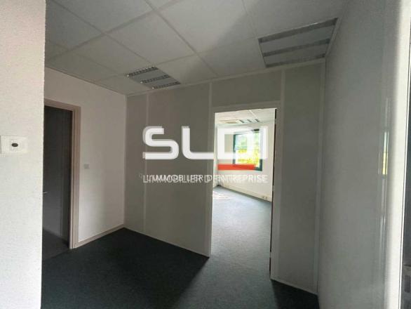 Bureaux A LOUER - CHARBONNIERES LES BAINS - 220 m²