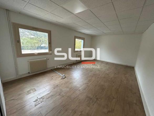 Bureaux A LOUER - CHARBONNIERES LES BAINS - 154 m²