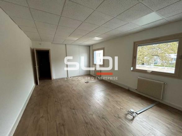 Bureaux A LOUER - CHARBONNIERES LES BAINS - 154 m²