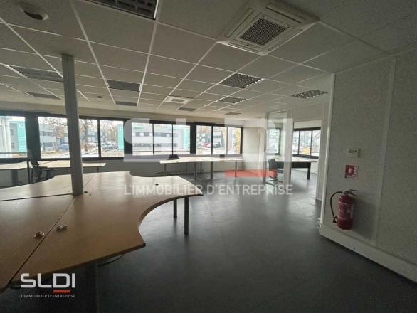 Bureaux A VENDRE OU A LOUER - GENAY - 822 m²