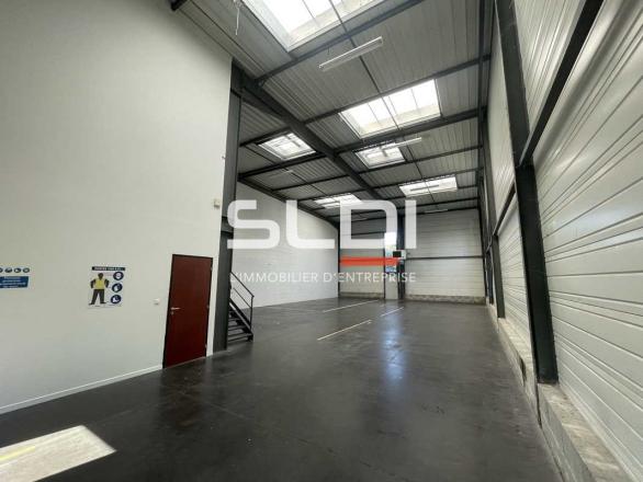 Activités A LOUER - SAINT PRIEST - 330 m²