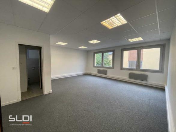 Bureaux A LOUER - GENAS - 193 m²