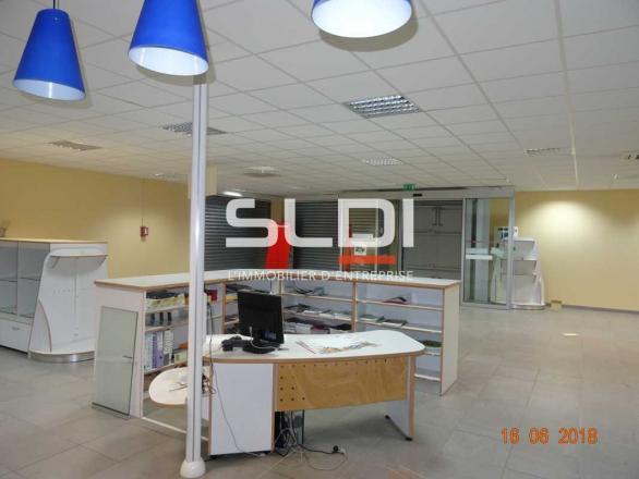 Commerces A VENDRE - LA COTE SAINT ANDRE - 668 m²