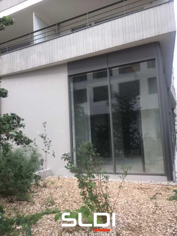 Commerces A LOUER - VILLEURBANNE - 110 m²