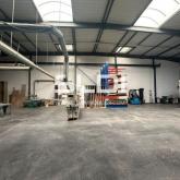 Locaux d'activités A VENDRE - DAGNEUX - 685 m² Locaux d'activités A VENDRE - DAGNEUX - 685 m²