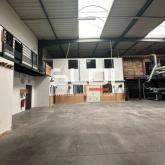 Locaux d'activités A VENDRE - DAGNEUX - 685 m² Locaux d'activités A VENDRE - DAGNEUX - 685 m²
