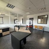 Locaux d'activités A VENDRE - DAGNEUX - 685 m² Locaux d'activités A VENDRE - DAGNEUX - 685 m²