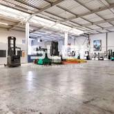 Locaux d'activités A LOUER - SAINT PRIEST - 1 075 m² Locaux d'activités A LOUER - SAINT PRIEST - 1 075 m²