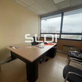 Bureaux A VENDRE - VAULX EN VELIN - 925 m² Bureaux A VENDRE - VAULX EN VELIN - 925 m²