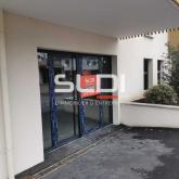 Commerces A VENDRE - PONT DE CHERUY - 125 m² Commerces A VENDRE - PONT DE CHERUY - 125 m²