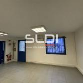 Locaux d'activités A LOUER - PUSIGNAN - 1 305 m²