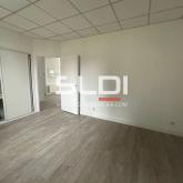 Commerces A VENDRE OU A LOUER - NEUVILLE SUR SAONE - 66 m² Commerces A VENDRE OU A LOUER - NEUVILLE SUR SAONE - 66 m²