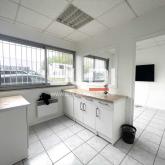 Locaux d'activités A LOUER - CHASSIEU - 350 m²