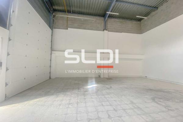 Locaux d'activités A LOUER - GENAS - 318 m²