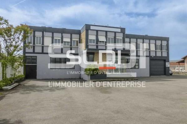 Locaux d'activités A VENDRE OU A LOUER - DECINES CHARPIEU - 2 300 m²