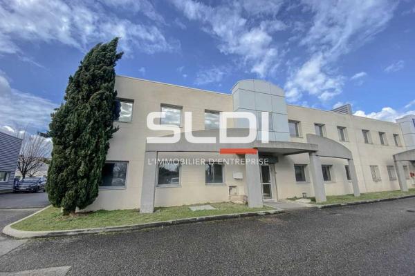 Locaux d'activités A VENDRE OU A LOUER - SAINT PRIEST - 500 m²