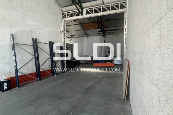 Locaux d'activités A LOUER - VENISSIEUX - 1 431 m²