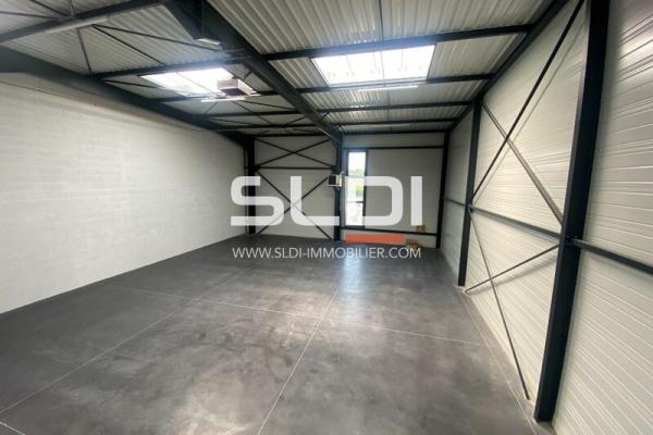 Locaux d'activités A LOUER - SAINT PRIEST - 355 m²