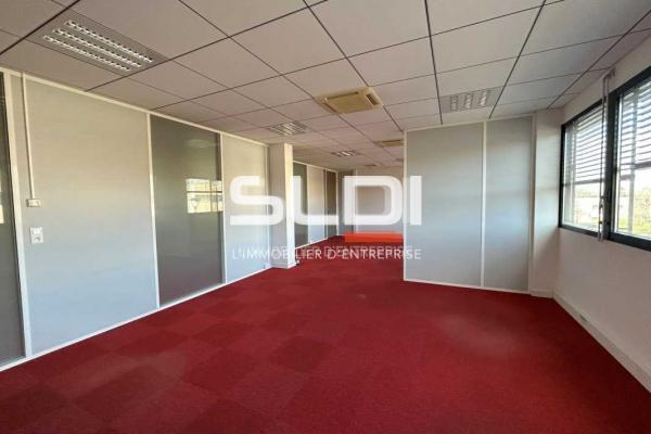 Bureaux A LOUER - SAINT PRIEST - 274 m²