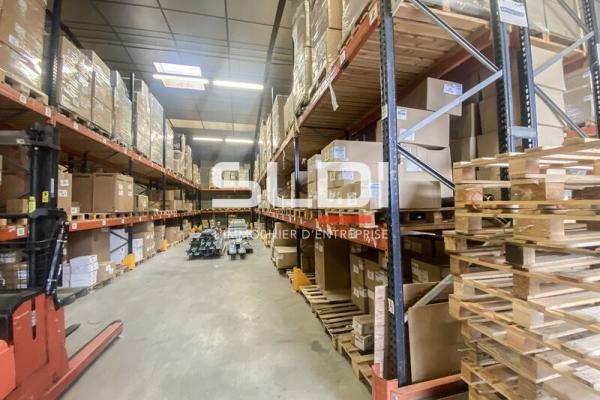 Locaux d'activités A LOUER - CHASSIEU - 1 600 m²