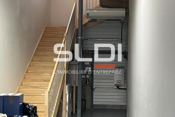 Bureaux A VENDRE OU A LOUER - GUEREINS - 391 m²