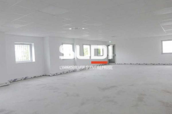 Bureaux A VENDRE OU A LOUER - SAINT PRIEST - 647 m²