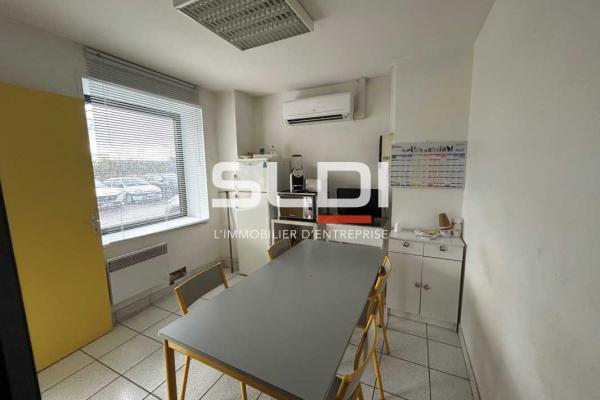 Locaux d'activités A LOUER - BLYES - 1 267 m²