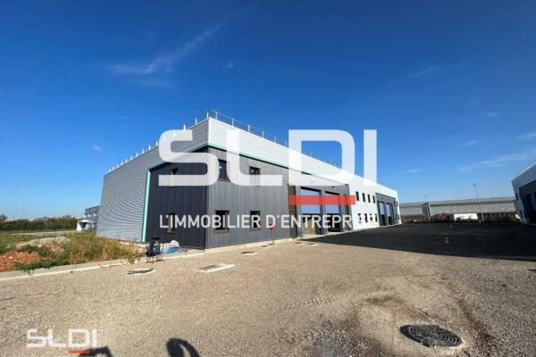 Locaux d'activités A VENDRE OU A LOUER - SAINT VULBAS - 1 471 m²