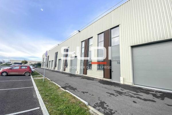Locaux d'activités A LOUER - MONTLUEL - 138 m²
