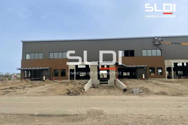 Locaux d'activités A LOUER - SAINT PRIEST - 4 366 m²