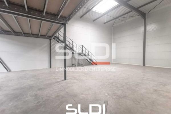 Locaux d'activités A VENDRE OU A LOUER - VILLEFONTAINE - 443 m²