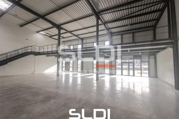 Locaux d'activités A VENDRE OU A LOUER - VILLEFONTAINE - 443 m²