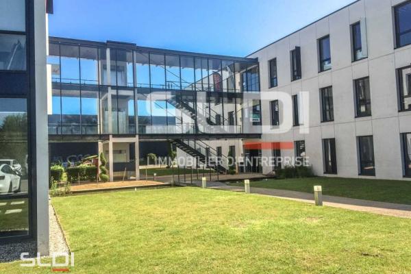 Bureaux A LOUER - SAINT PRIEST - 1 913 m²