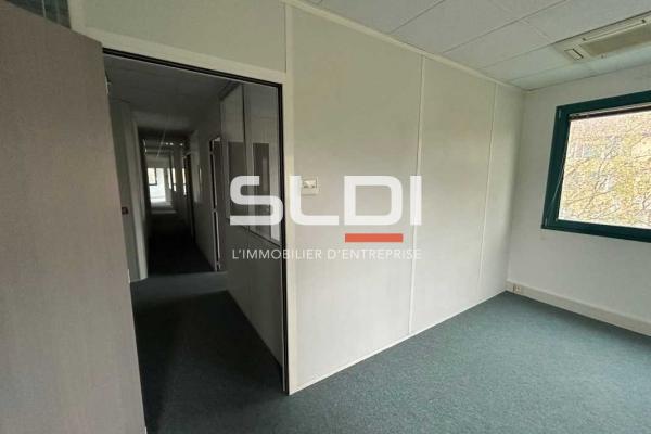 Bureaux A LOUER - CHARBONNIERES LES BAINS - 190 m²