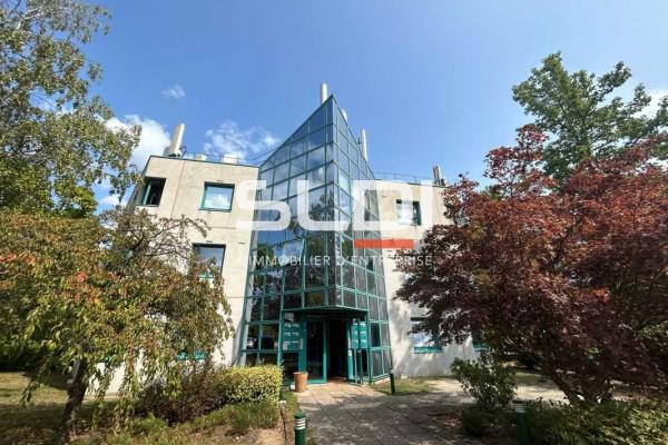 Bureaux A LOUER - CHARBONNIERES LES BAINS - 190 m²