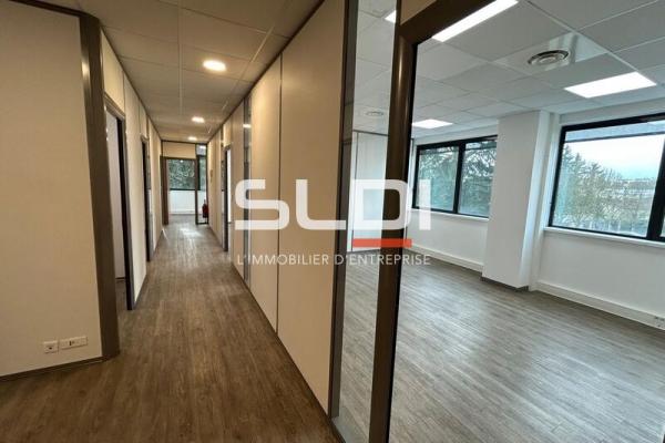 Bureaux A LOUER - CHAMPAGNE AU MONT D'OR - 1 069 m²