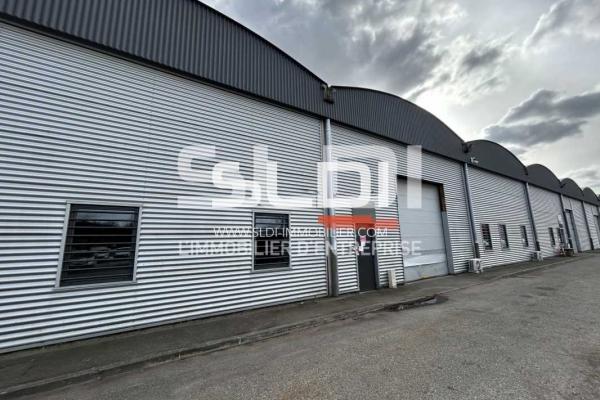Locaux d'activités A LOUER - SAINT PRIEST - 810 m²