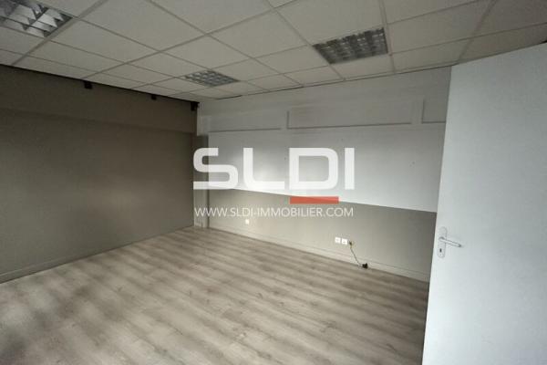 Locaux d'activités A LOUER - GENAY - 331 m²