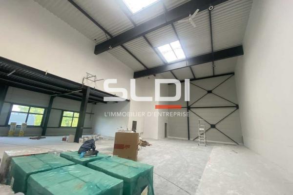 Locaux d'activités A LOUER - SAINT PRIEST - 456 m²