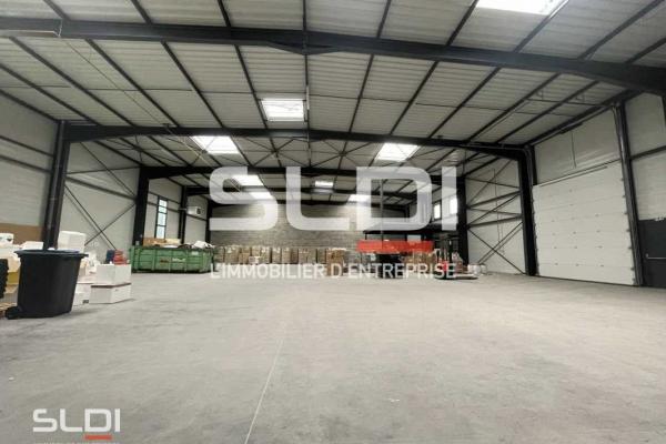 Locaux d'activités A LOUER - SAINT PRIEST - 328 m²