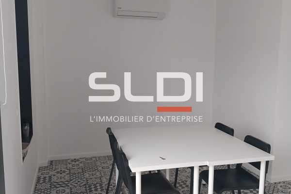 Locaux d'activités A VENDRE OU A LOUER - BOURGOIN JALLIEU - 231 m²