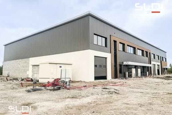 Locaux d'activités A LOUER - SAINT PRIEST - 1 198 m²