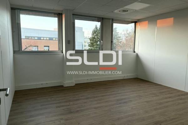Bureaux A LOUER - BRON - 255 m²