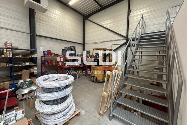 Locaux d'activités A LOUER - NEUVILLE SUR SAONE - 565 m²